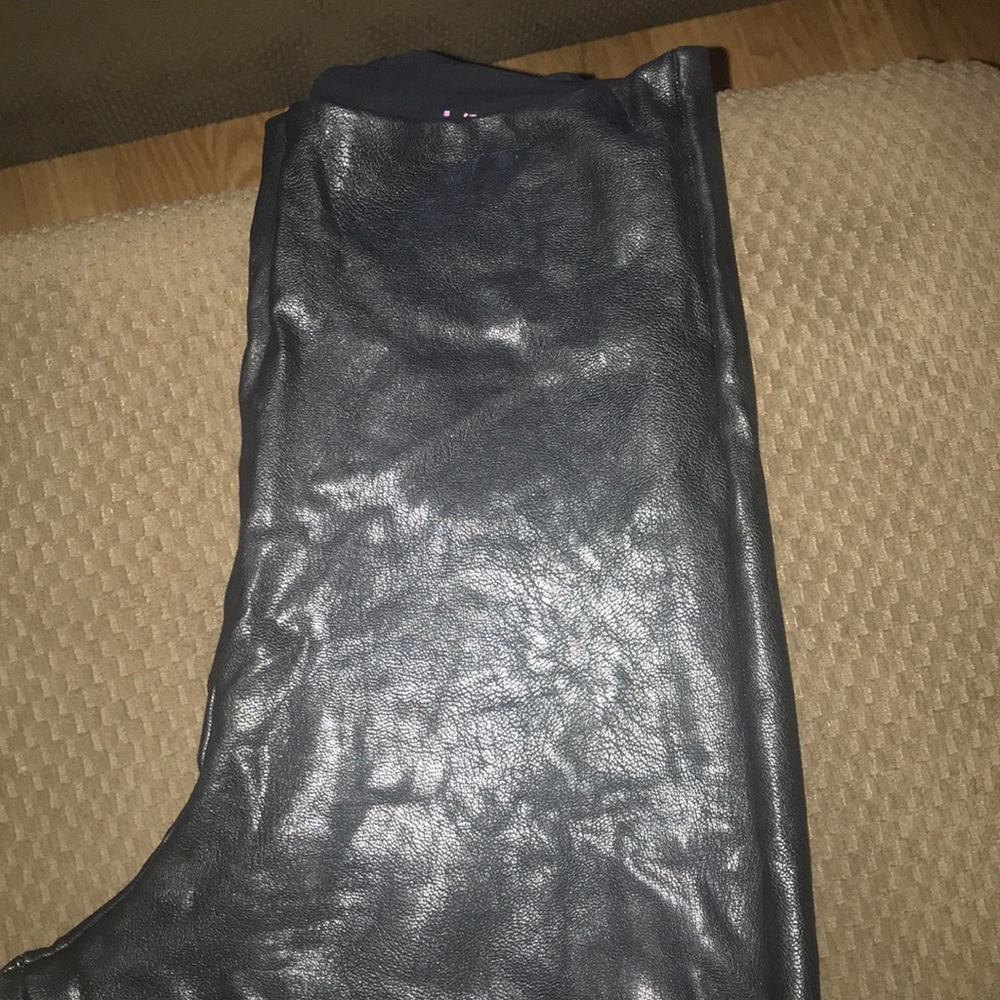 Control Faux Leather Legging - Picture 5 of 6